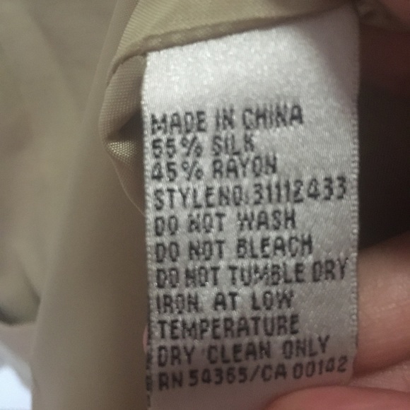 Ladies taupe coloured jacket from Nygard Collection. Size 14. Silk and Rayon - Picture 4 of 4